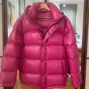 New Aritzia high gloss pink SUPERPUFF